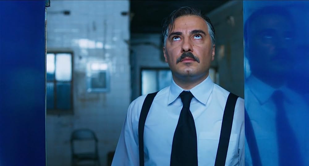 「ウォーデン 消えた死刑囚」ナビド・モハマドザデーの画像