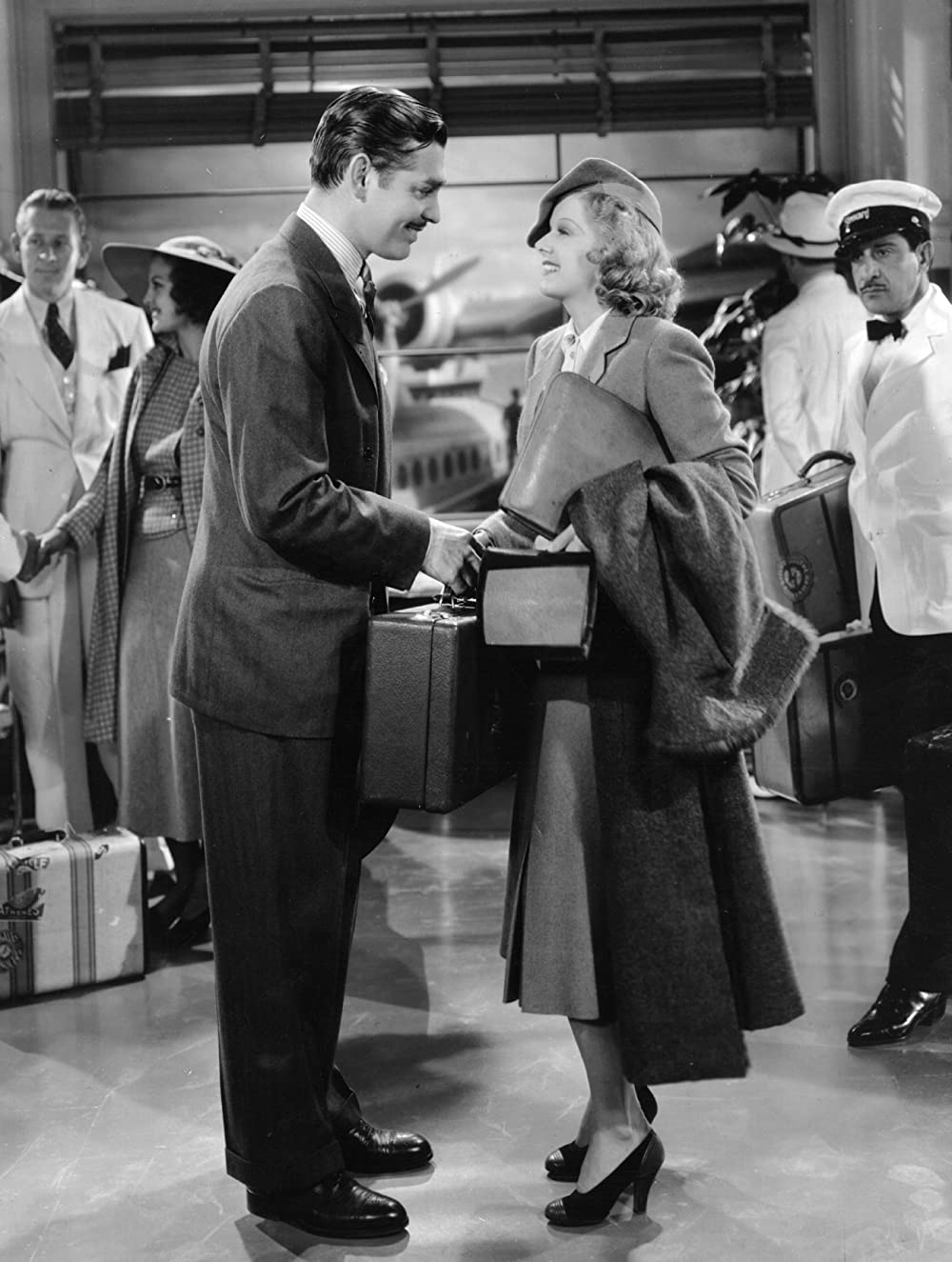 妻と女秘書の画像