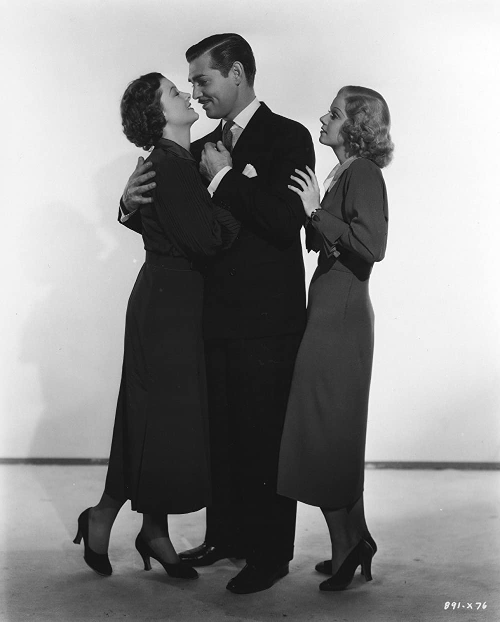 妻と女秘書の画像