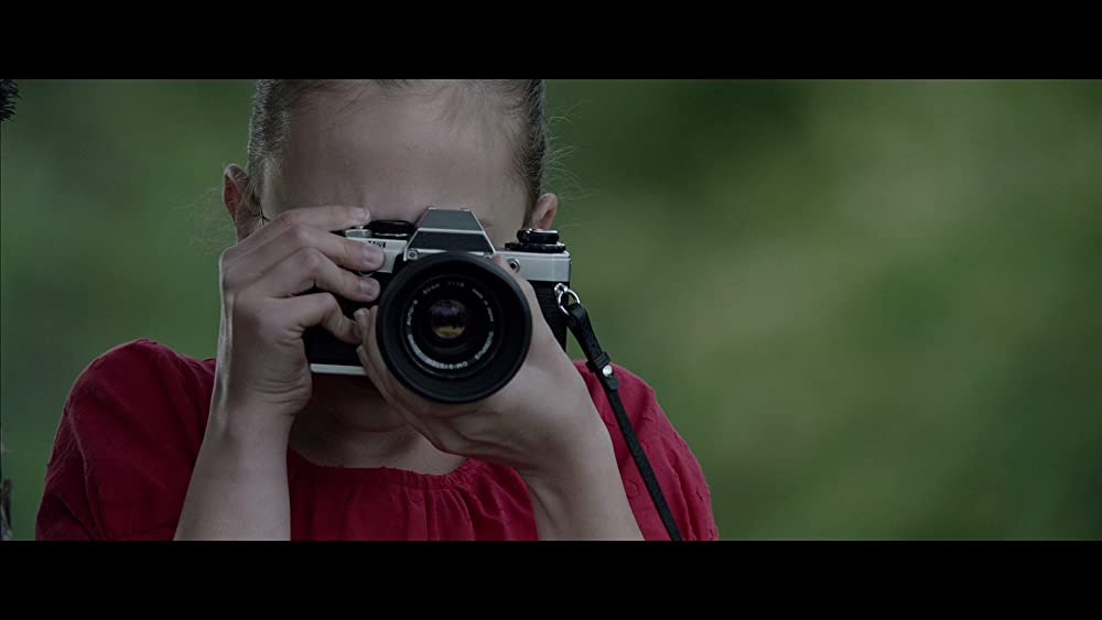 「スタンドオフ」エラ・バレンタインの画像