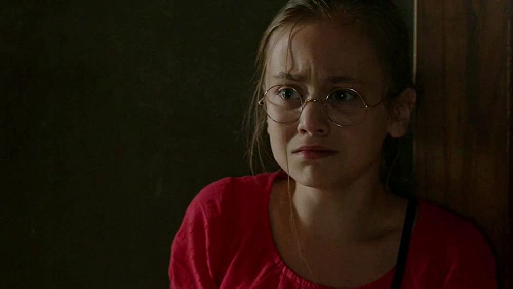 「スタンドオフ」エラ・バレンタインの画像