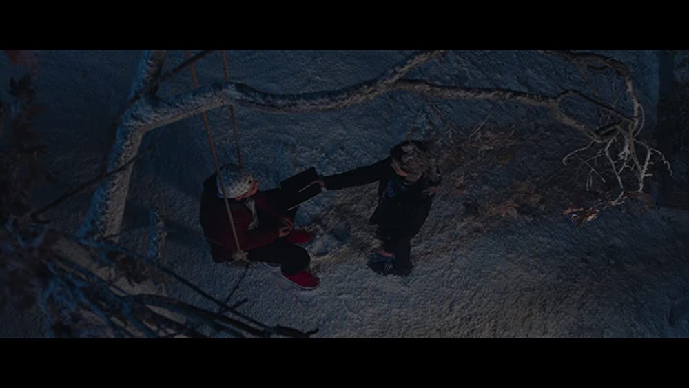 「ベター・ウォッチ・アウト: クリスマスの侵略者」デイカー・モンゴメリー & オリビア・デヨング & Levi Millerの画像