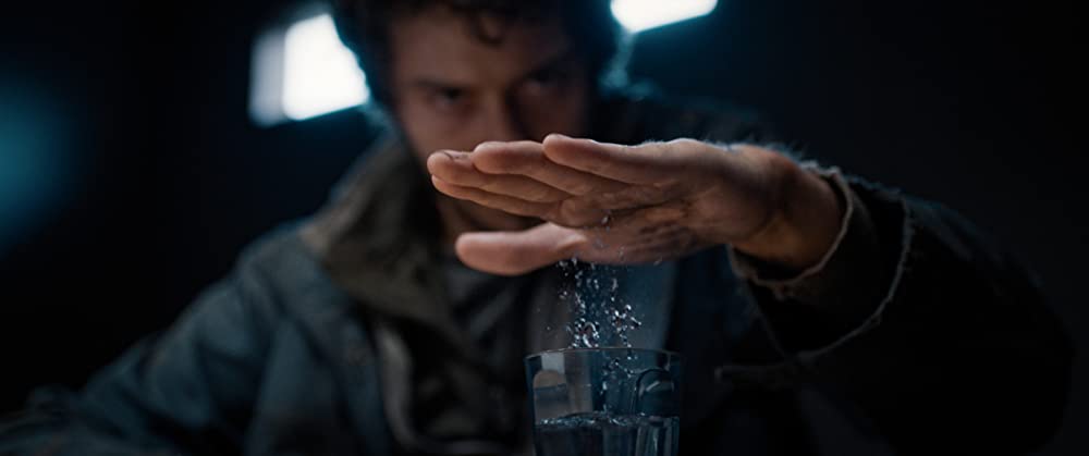 「MORTAL モータル」ナット・ウルフの画像