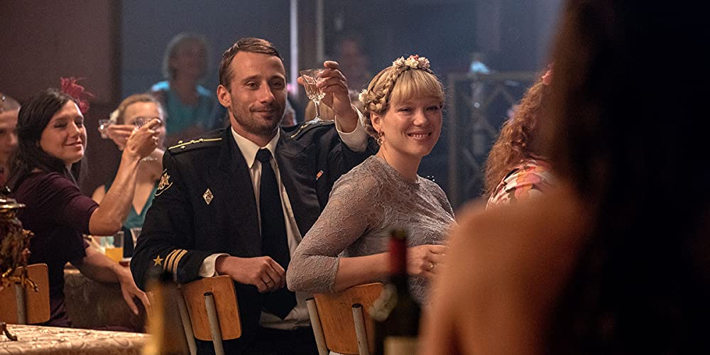 潜水艦クルスクの生存者たちの画像