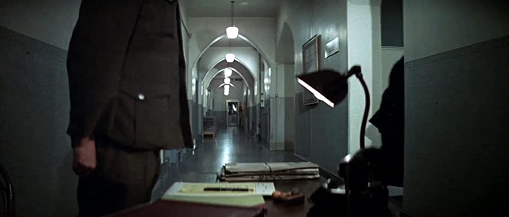 鷲は舞いおりたの画像