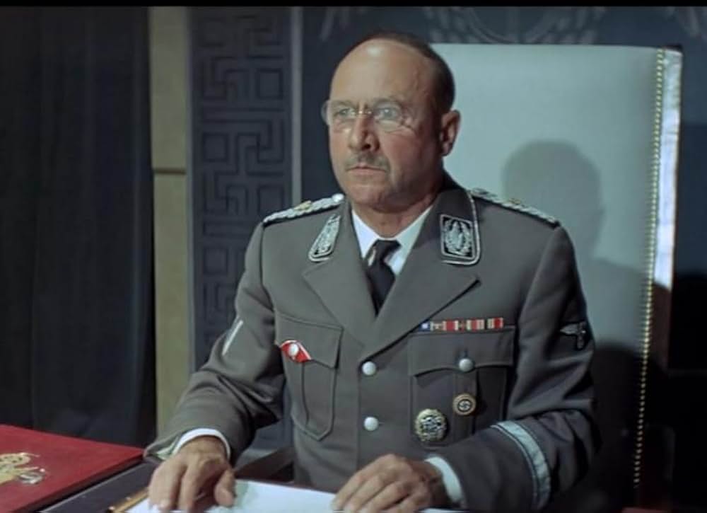 鷲は舞いおりたの画像