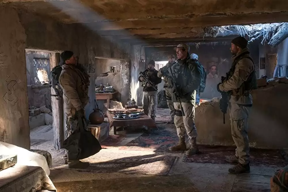 「ホース・ソルジャー」マイケル・ペーニャ & マイケル・シャノン & クリス・ヘムズワースの画像