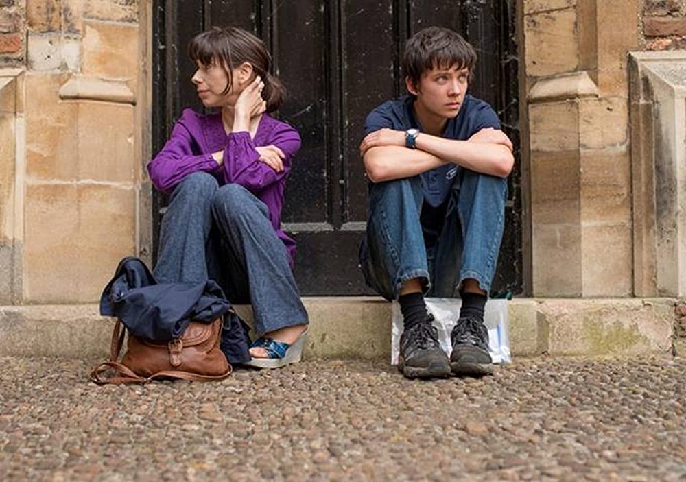 「僕と世界の方程式」サリー・ホーキンス & エイサ・バターフィールドの画像