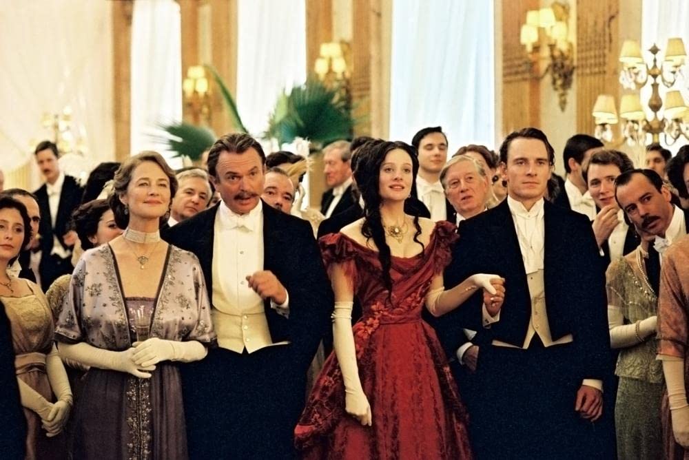 「エンジェル」サム・ニール & シャーロット・ランプリング & ロモーラ・ガライ & マイケル・ファスベンダーの画像