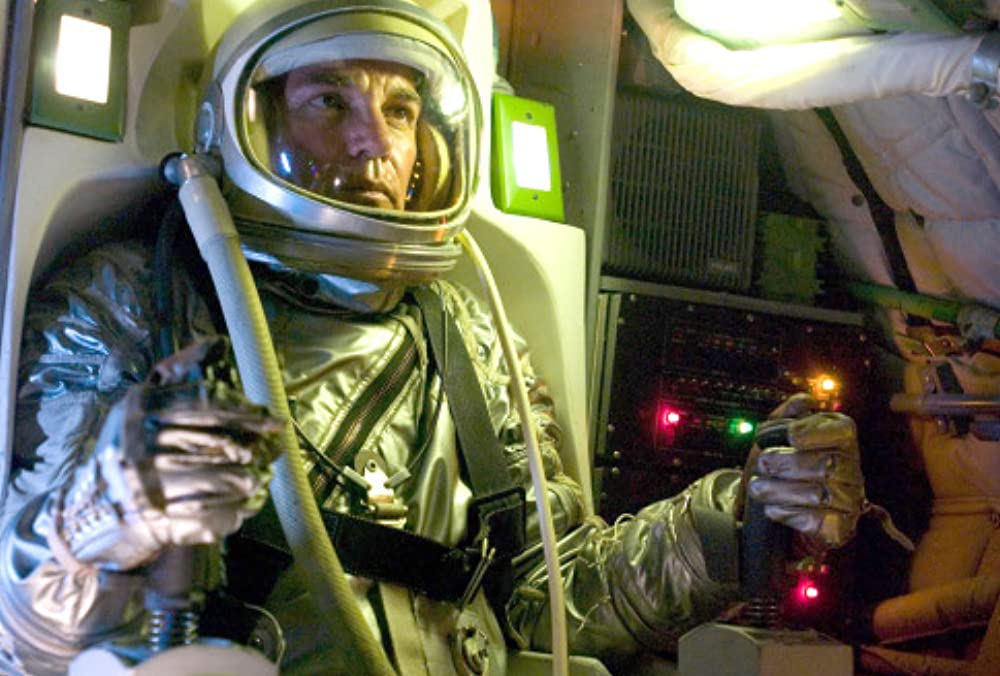 アストロノーツ・ファーマー／庭から昇ったロケット雲の画像