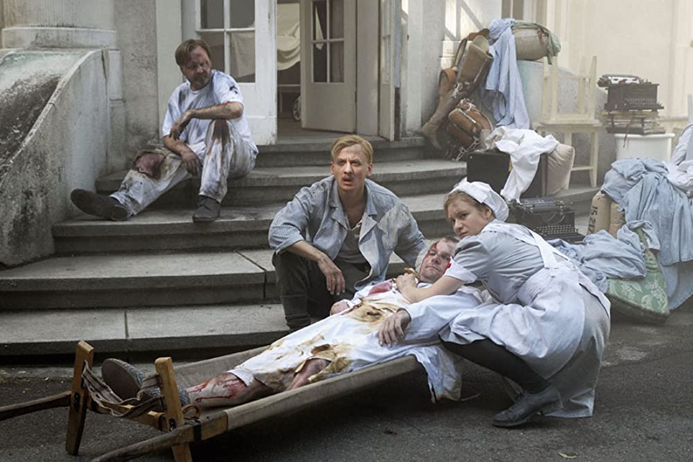 「英国王給仕人に乾杯！」イバン・ブルネフの画像