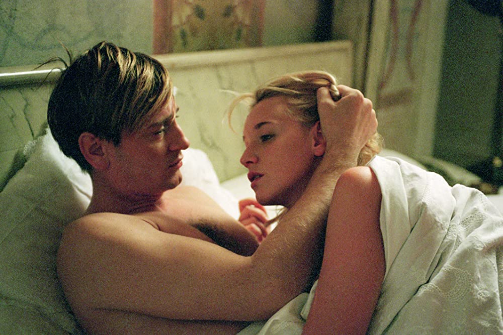 引き裂かれた女の画像