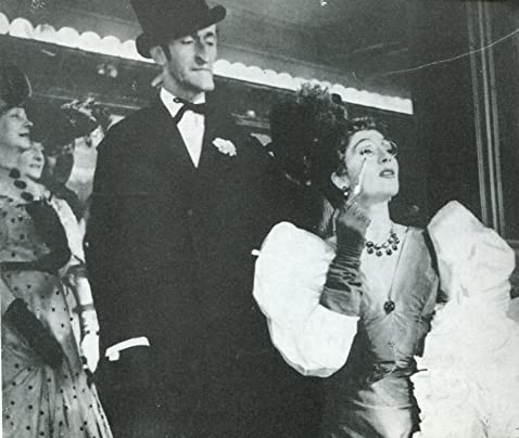 赤い風車の画像