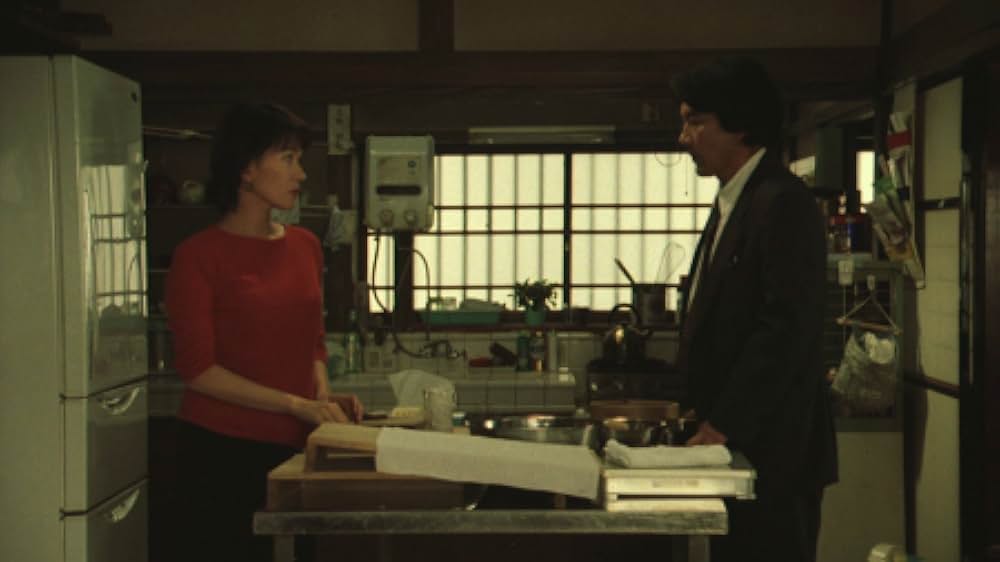 赤い橋の下のぬるい水の画像