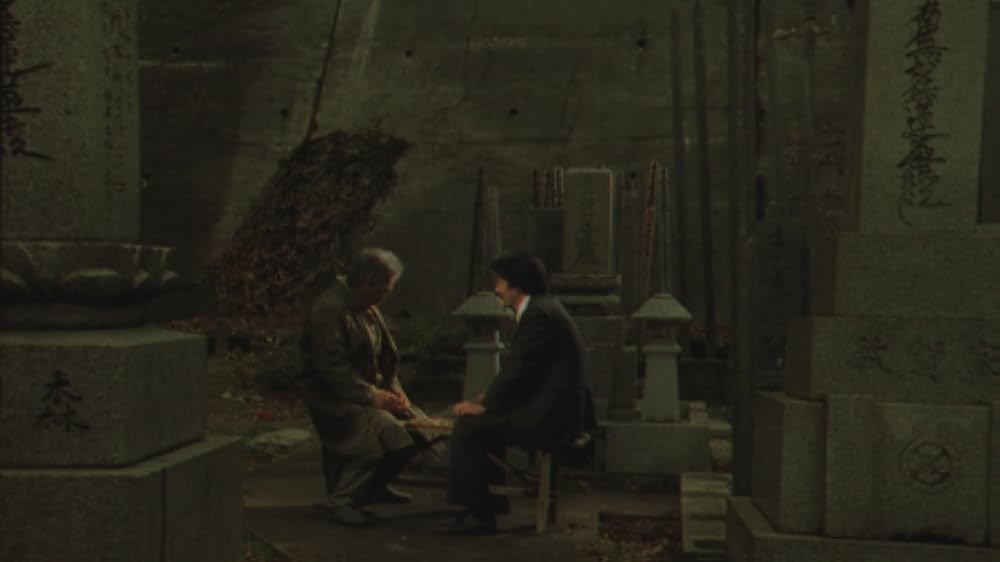 赤い橋の下のぬるい水の画像