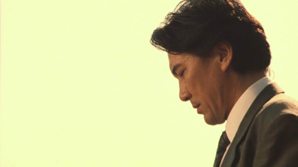 赤い橋の下のぬるい水の画像