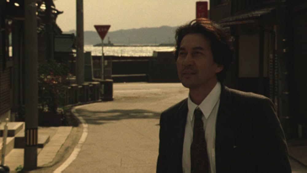 赤い橋の下のぬるい水の画像