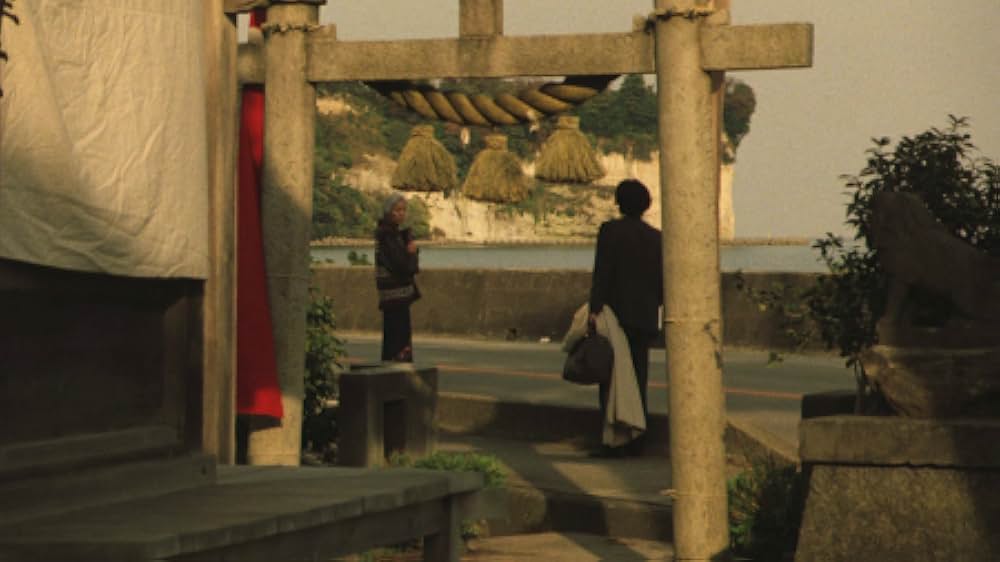 赤い橋の下のぬるい水の画像