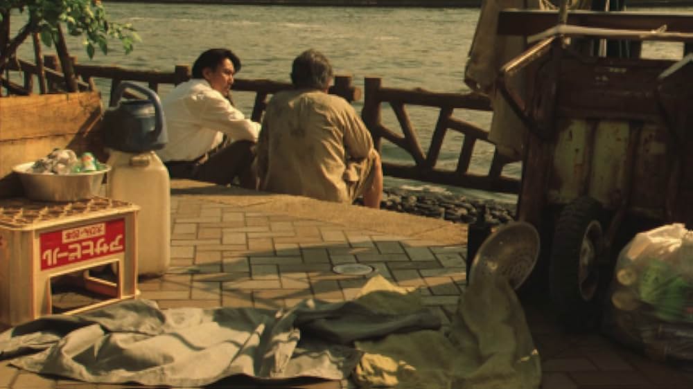 赤い橋の下のぬるい水の画像