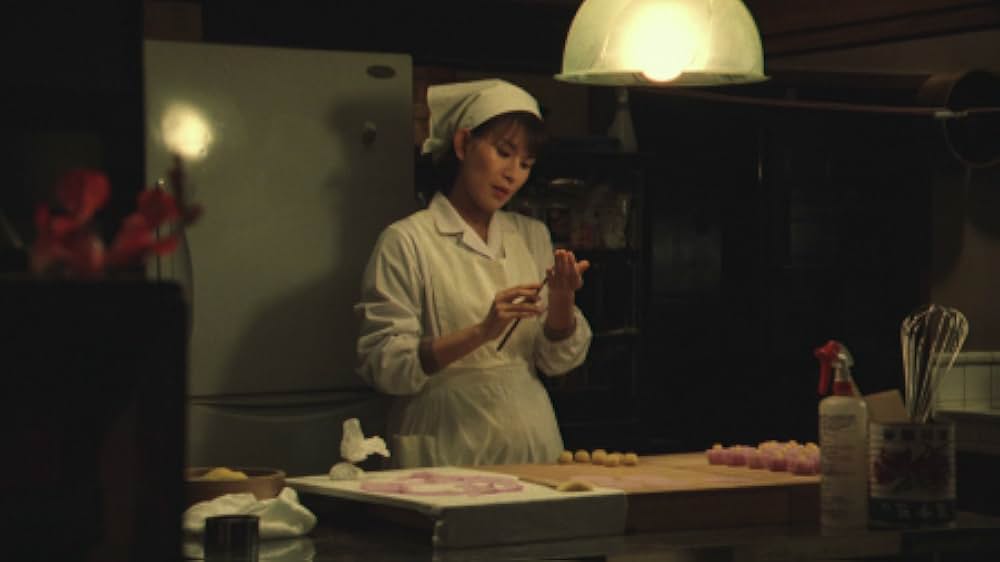 赤い橋の下のぬるい水の画像