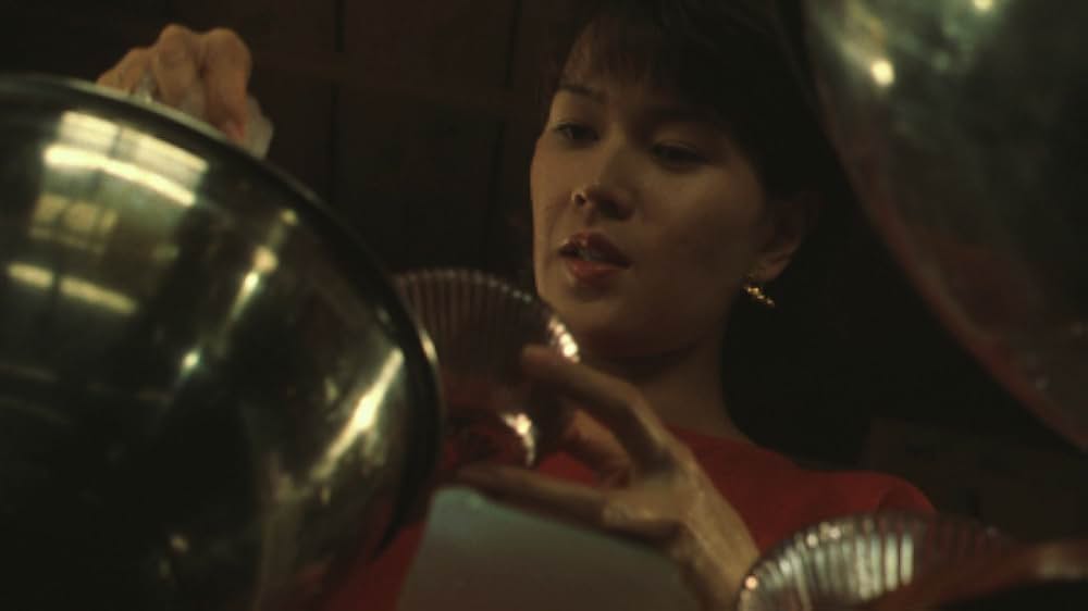 赤い橋の下のぬるい水の画像