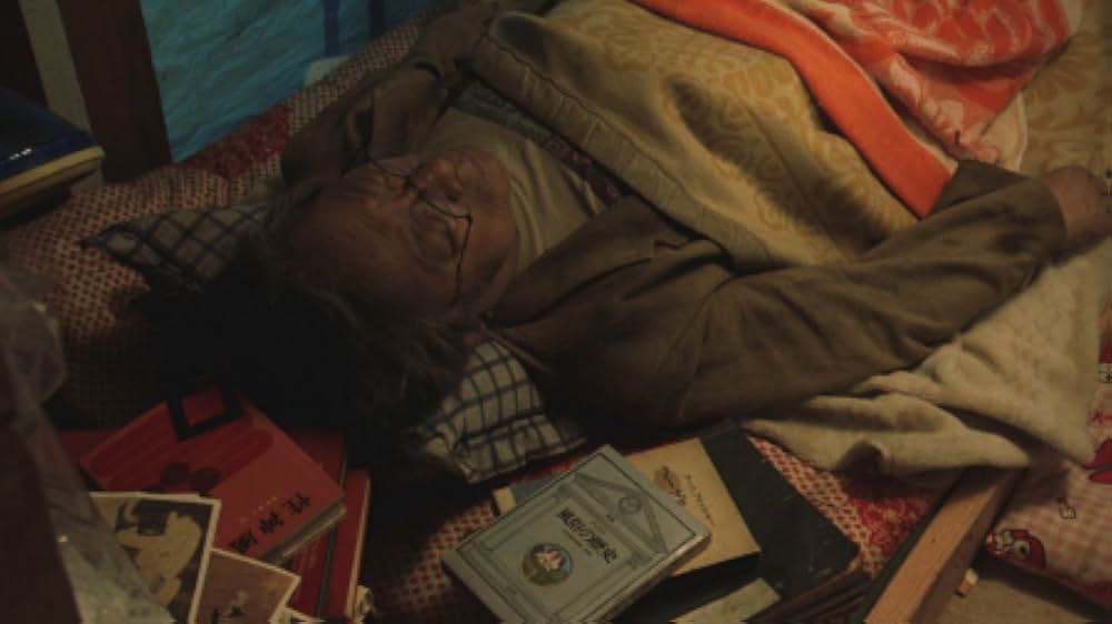 赤い橋の下のぬるい水の画像