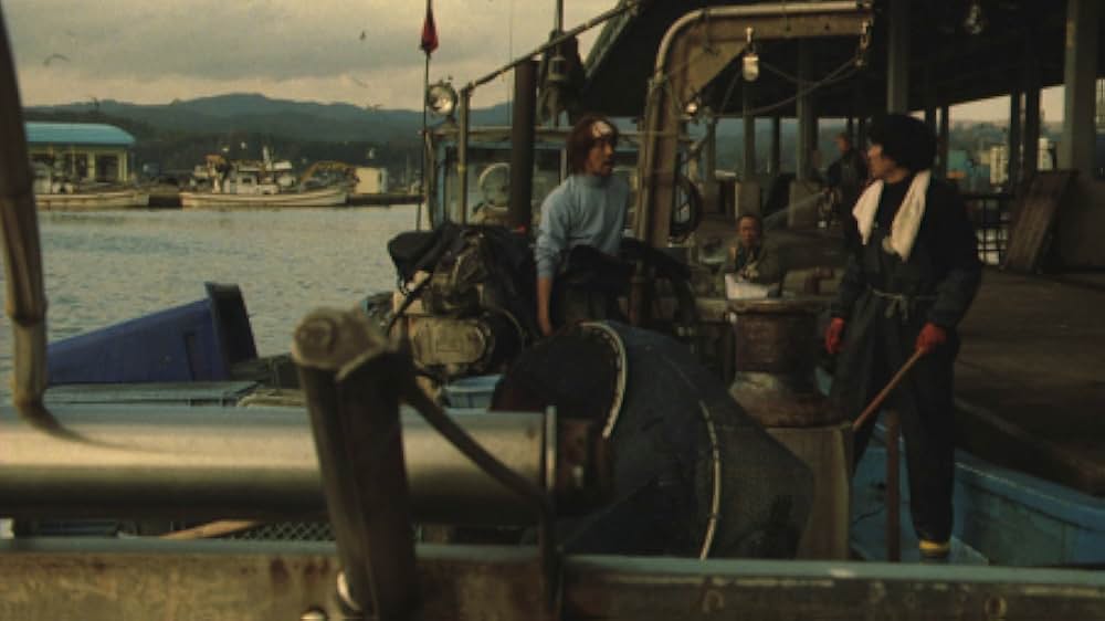 赤い橋の下のぬるい水の画像