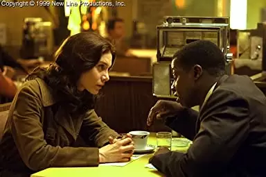 「オーロラの彼方へ」アンドレ・ブラウアー & エリザベス・ミッチェルの画像