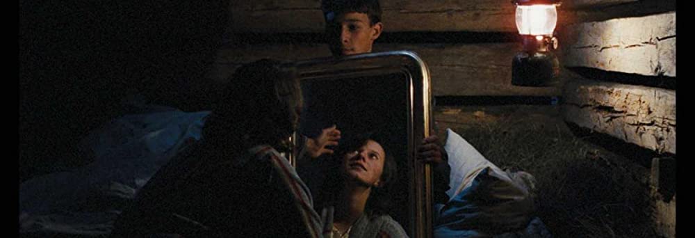 山の焚火の画像