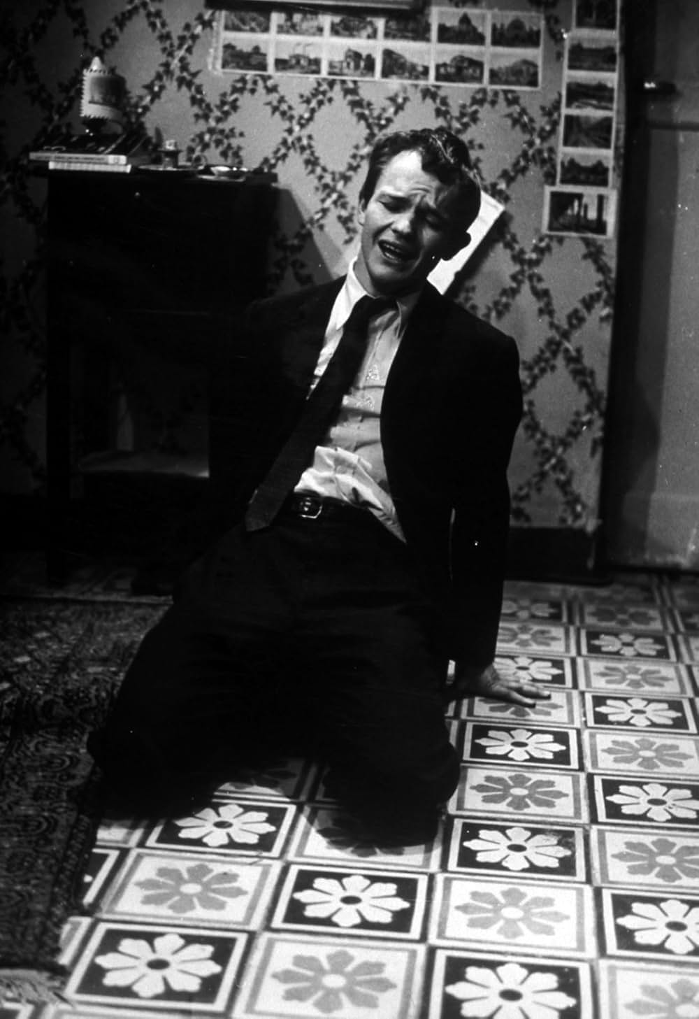 ポケットの中の握り拳の画像