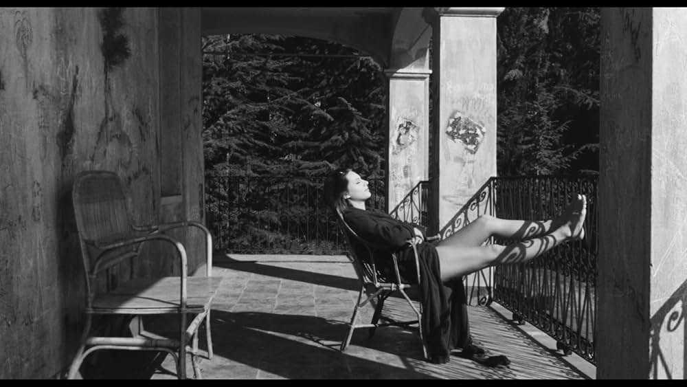 ポケットの中の握り拳の画像