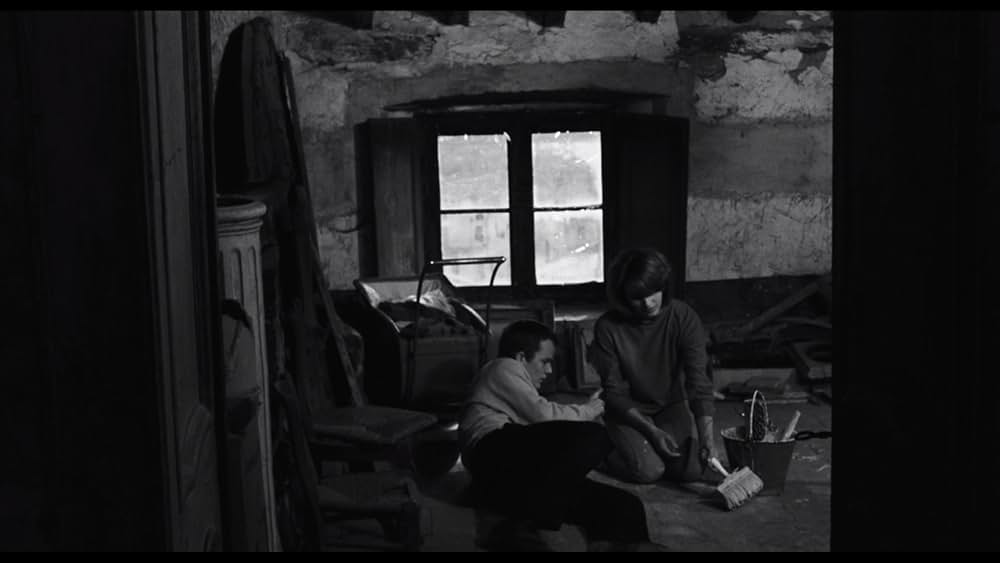 ポケットの中の握り拳の画像