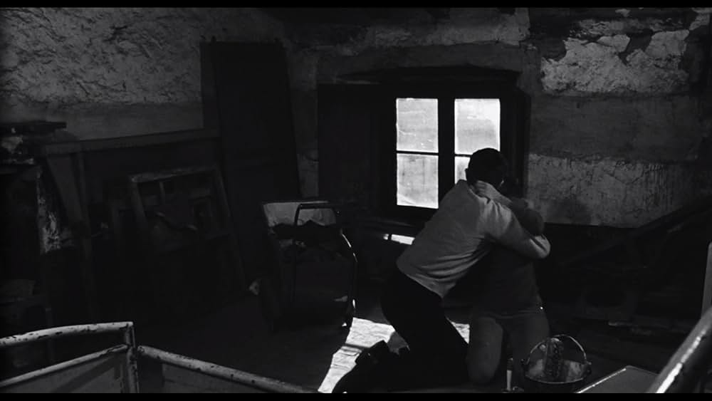 ポケットの中の握り拳の画像