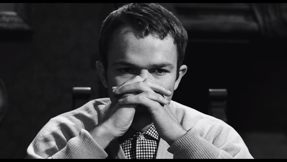 ポケットの中の握り拳の画像