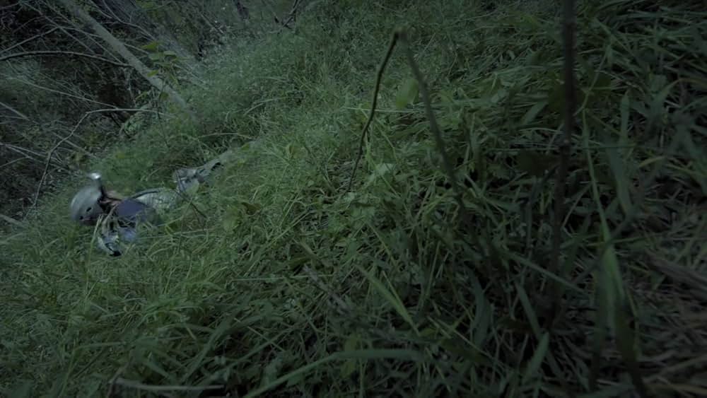 「イグジスツ 遭遇」の画像