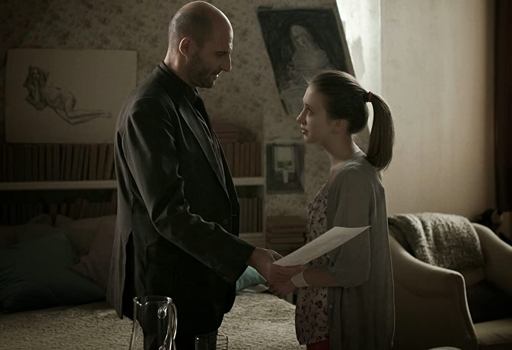 「記憶探偵と鍵のかかった少女」マーク・ストロング & タイッサ・ファーミガの画像