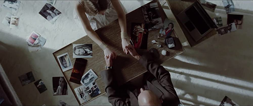 「記憶探偵と鍵のかかった少女」マーク・ストロング & タイッサ・ファーミガの画像