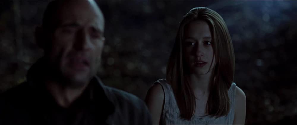 「記憶探偵と鍵のかかった少女」マーク・ストロング & タイッサ・ファーミガの画像