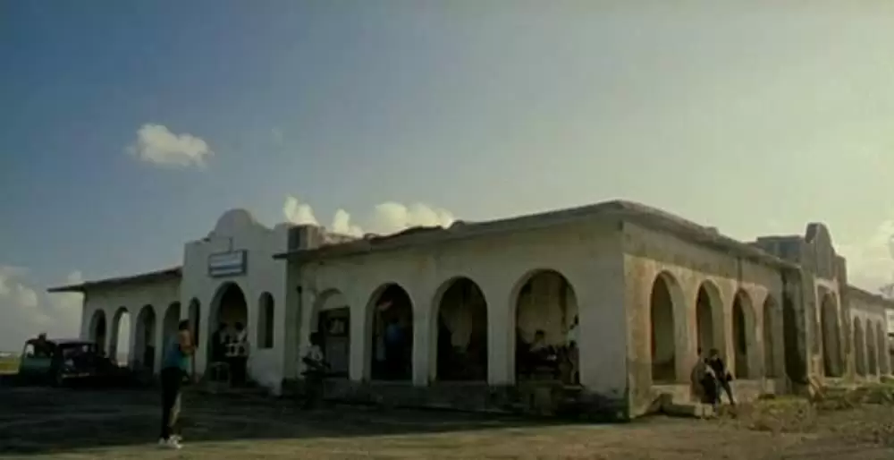 バスを待ちながらの画像