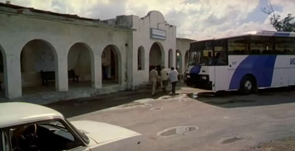 バスを待ちながらの画像