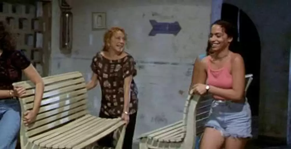 バスを待ちながらの画像