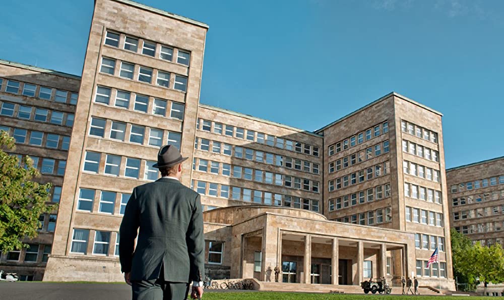 顔のないヒトラーたちの画像