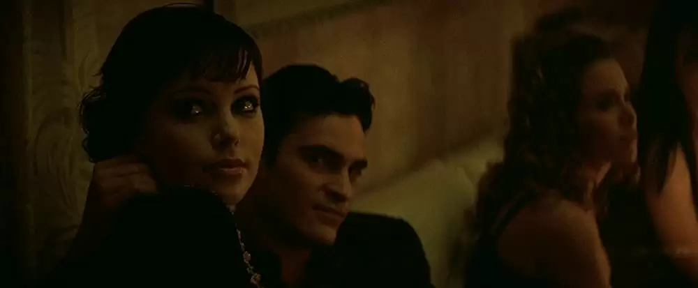 「裏切り者」シャーリーズ・セロン & ホアキン・フェニックスの画像