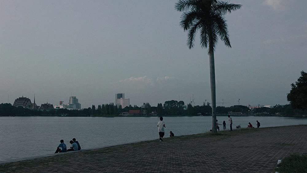 光りの墓の画像