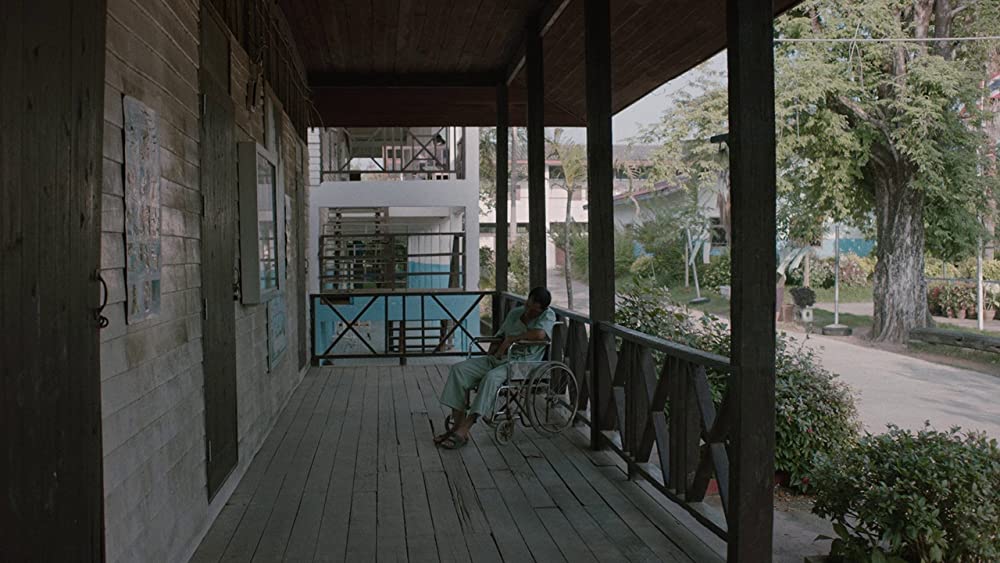 光りの墓の画像