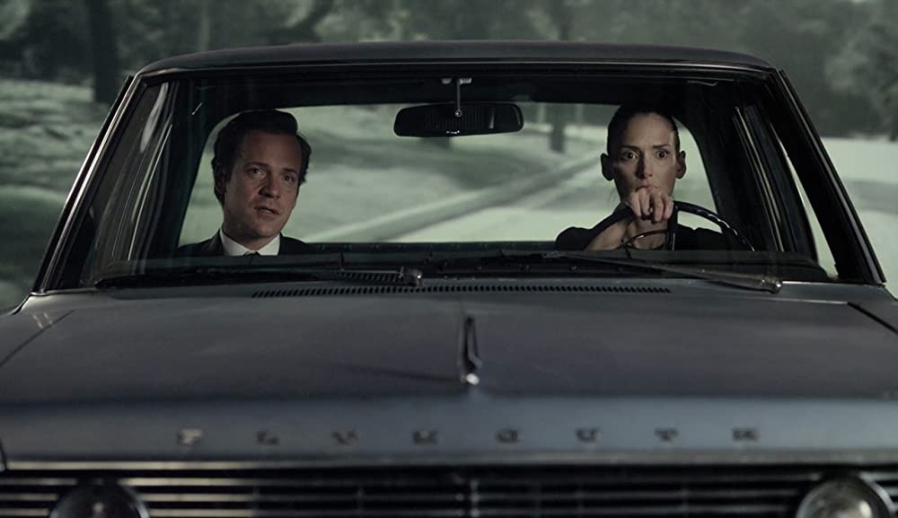 「アイヒマンの後継者 ミルグラム博士の恐るべき告発」ウィノナ・ライダー & ピーター・サースガードの画像