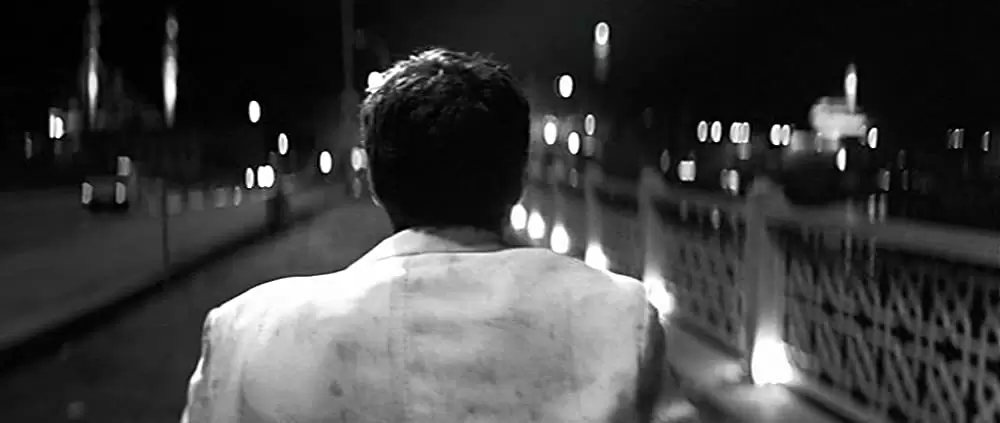 「橋の上の娘」の画像