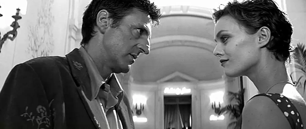 「橋の上の娘」の画像