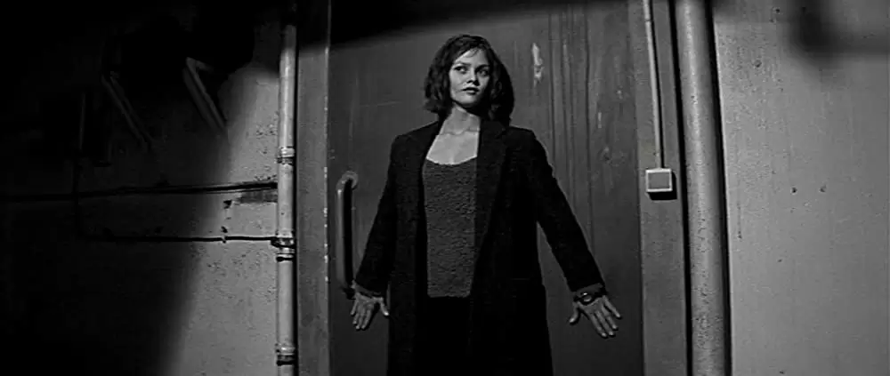 「橋の上の娘」の画像