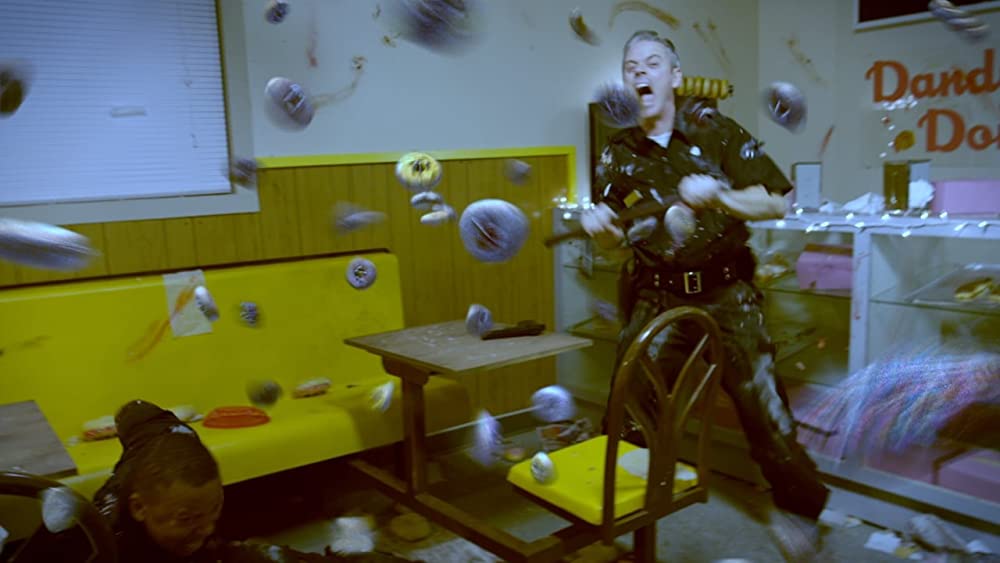 「アタック・オブ・ザ・キラー・ドーナツ」C・トーマス・ハウエルの画像